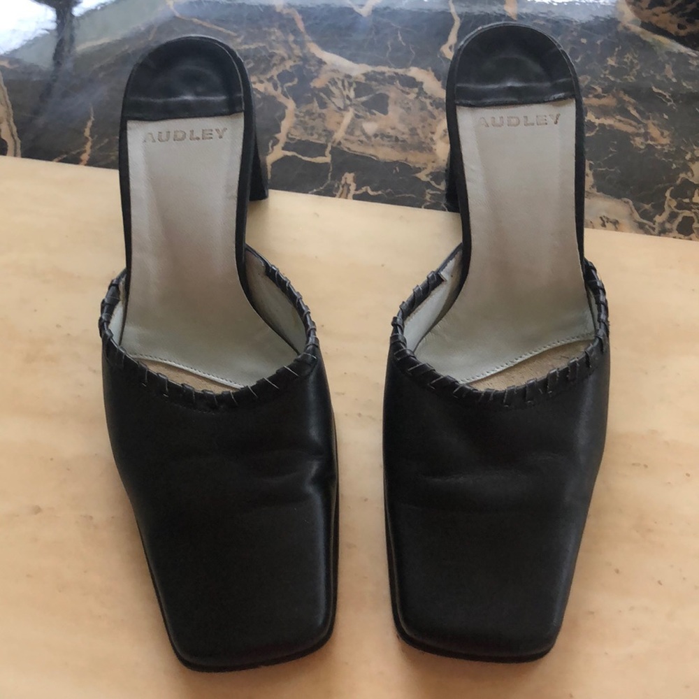 Gorgeous Audley vintage shoes in navy